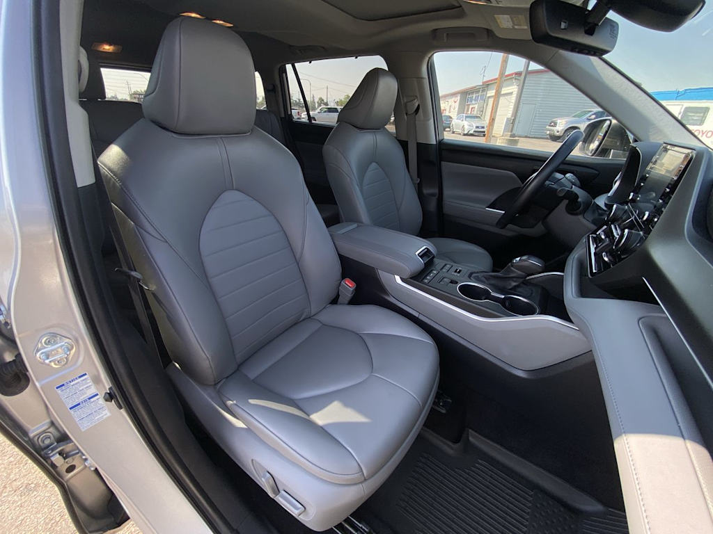 Thumbnail: 2022 Toyota Highlander - 8