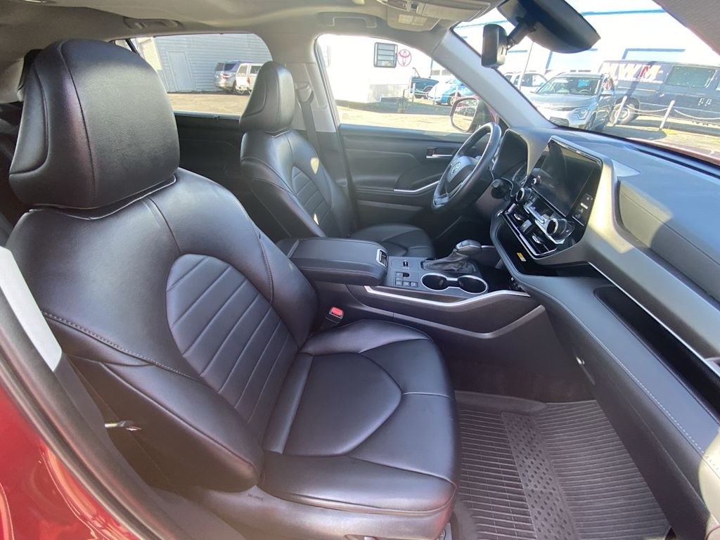 Thumbnail: 2024 Toyota Highlander - 9