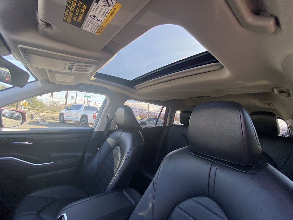 Thumbnail: 2024 Toyota Highlander - 25