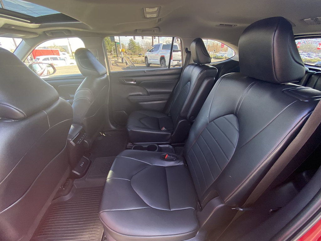 Thumbnail: 2024 Toyota Highlander - 10