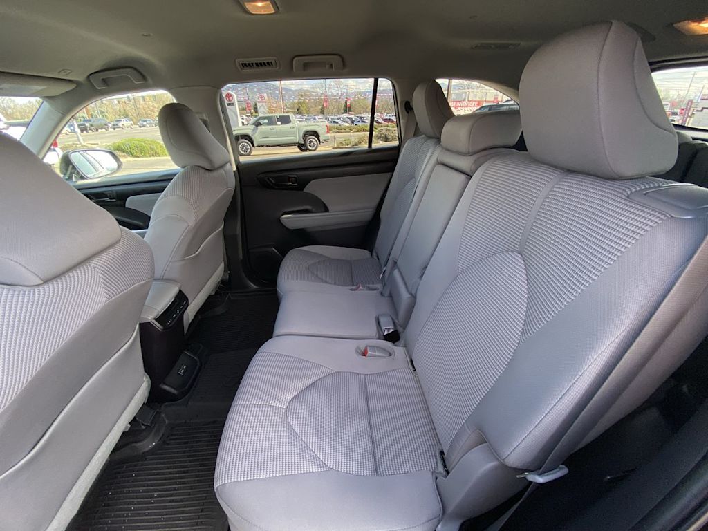 Thumbnail: 2023 Toyota Highlander - 10