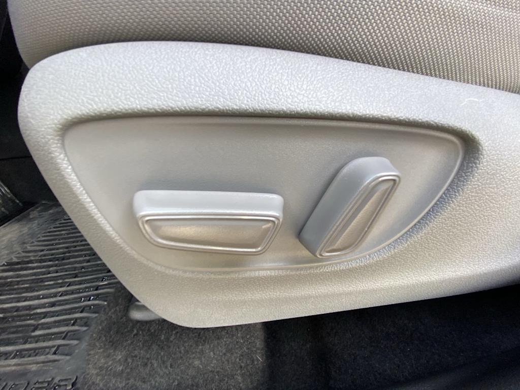 Thumbnail: 2023 Toyota Highlander - 20