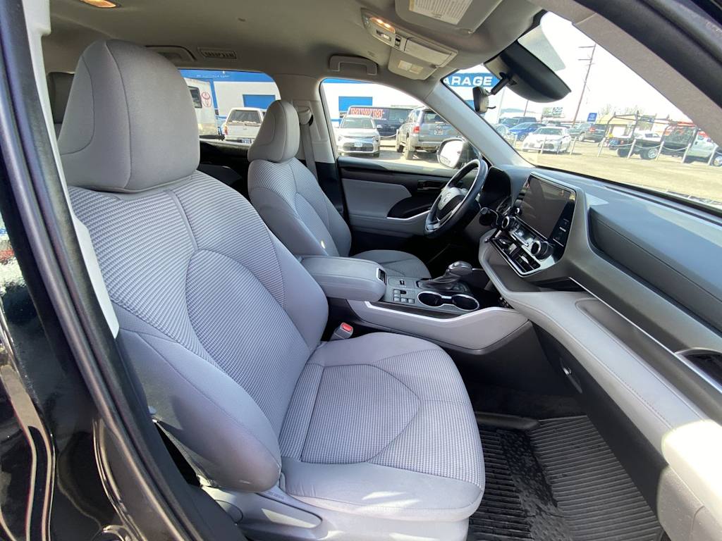 Thumbnail: 2023 Toyota Highlander - 25