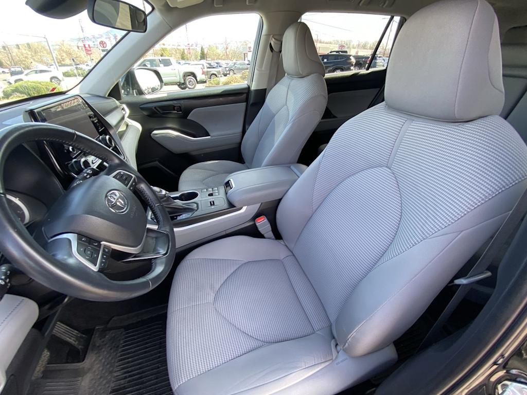 Thumbnail: 2023 Toyota Highlander - 8