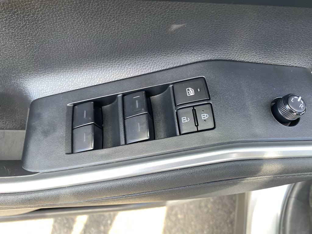2024 Toyota Highlander LE - Photo 21