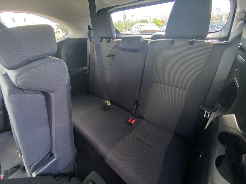 2024 Toyota Highlander LE - Photo 25