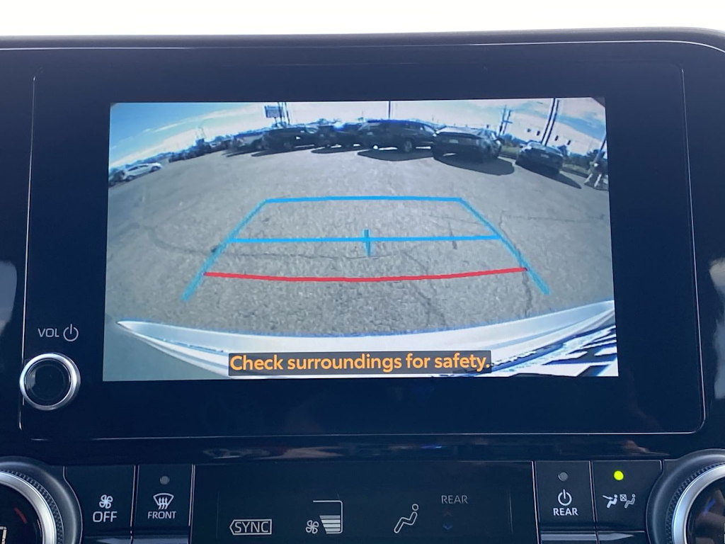 2024 Toyota Highlander LE - Photo 22