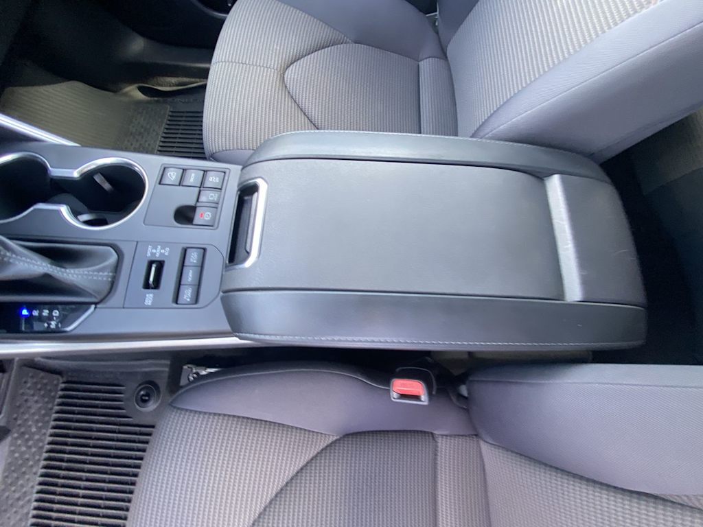 2024 Toyota Highlander LE - Photo 24