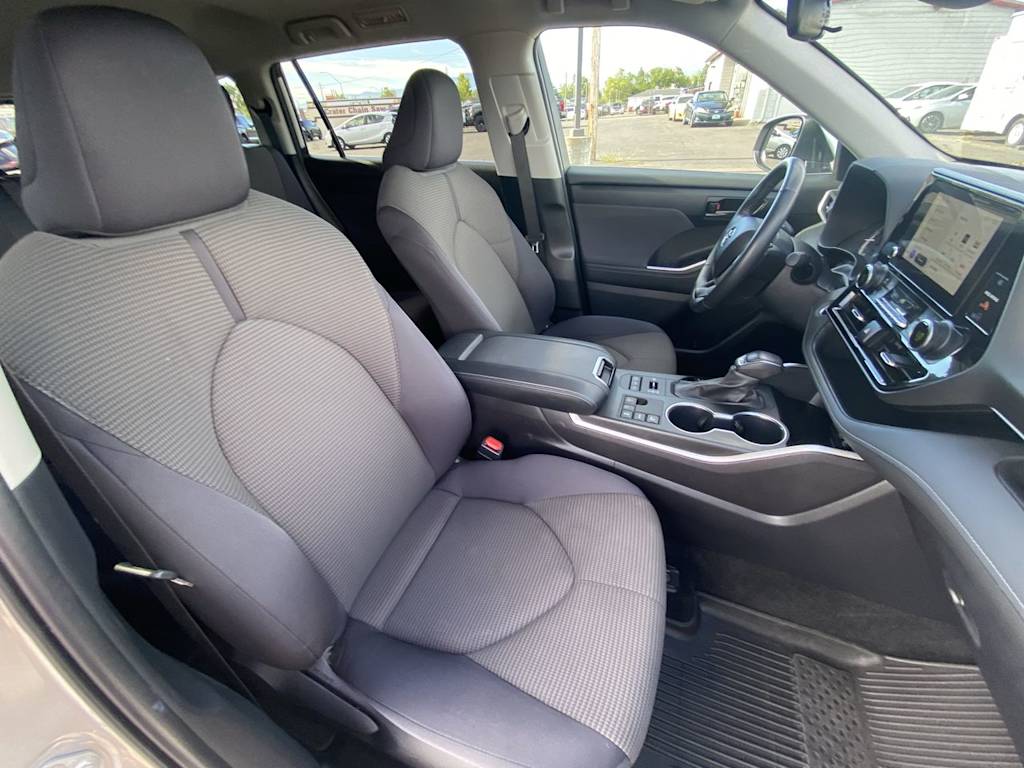 2024 Toyota Highlander LE - Photo 8