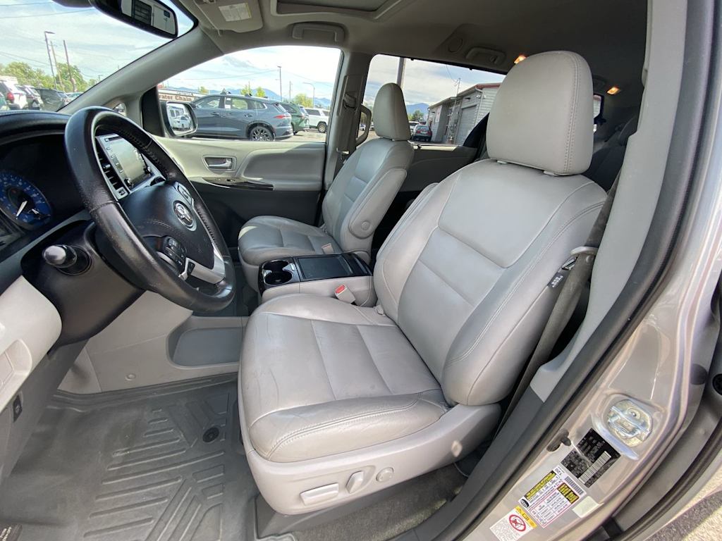 Thumbnail: 2018 Toyota Sienna - 8