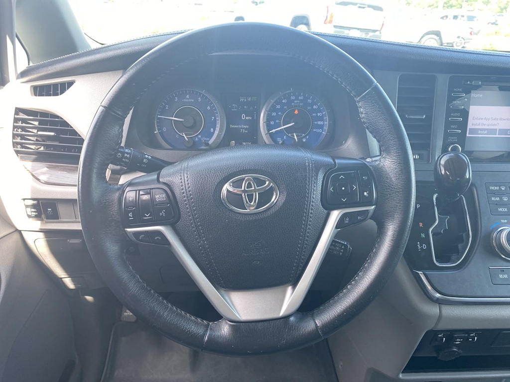 Thumbnail: 2018 Toyota Sienna - 2