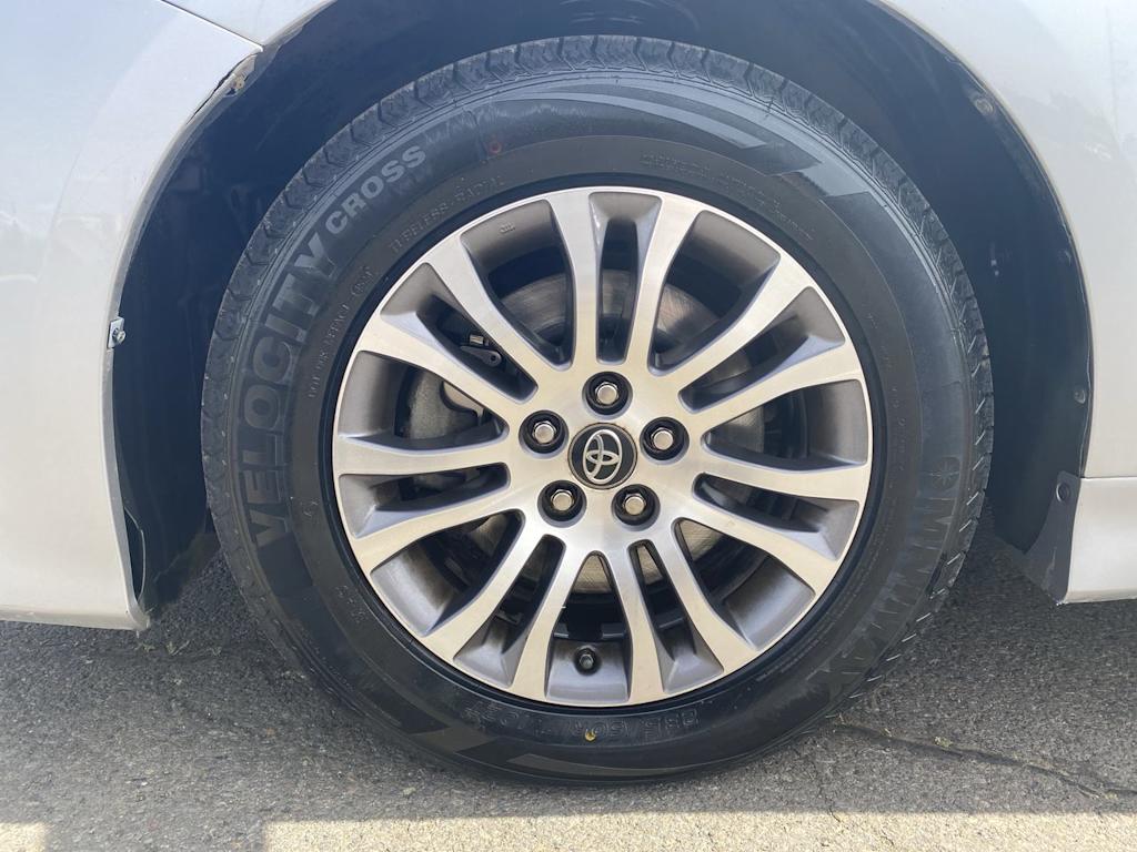 Thumbnail: 2018 Toyota Sienna - 6