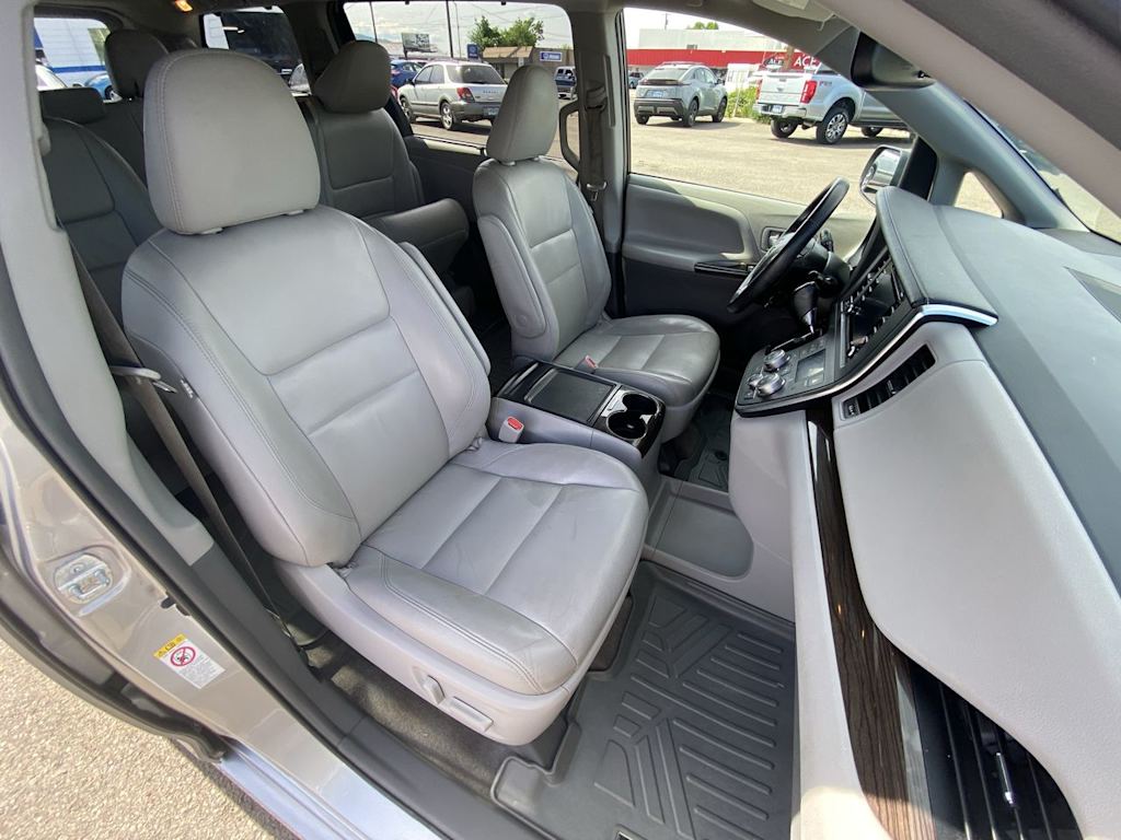 Thumbnail: 2018 Toyota Sienna - 26
