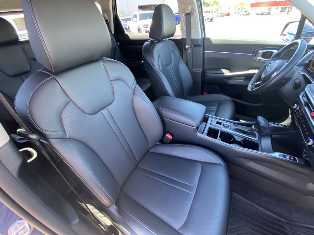 Thumbnail: 2025 Kia Sorento - 9