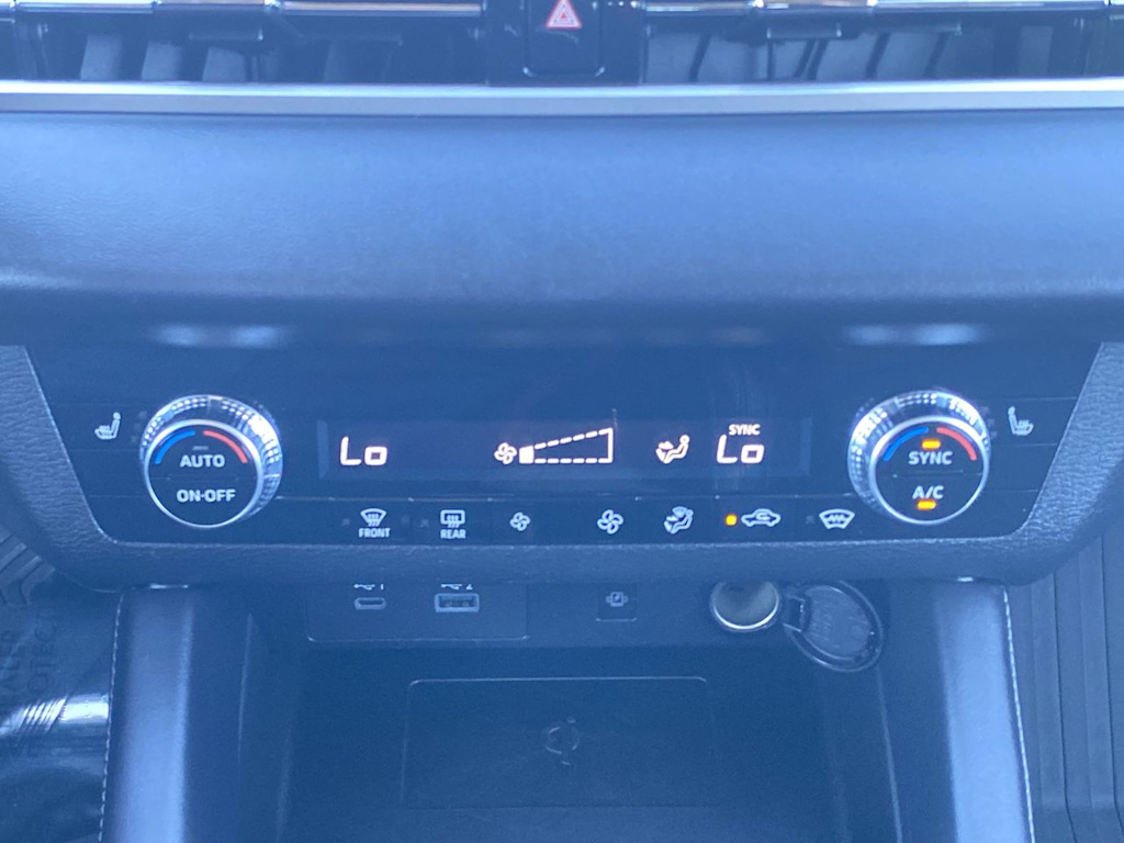 Thumbnail: 2024 Mitsubishi Outlander - 24