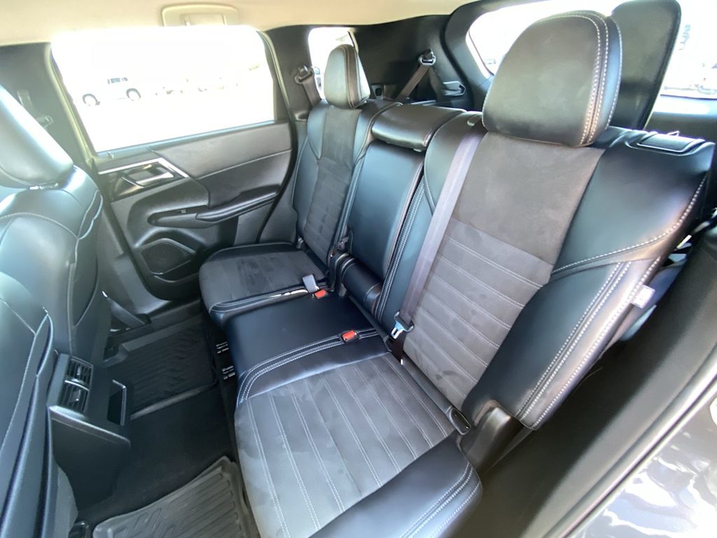 Thumbnail: 2024 Mitsubishi Outlander - 9