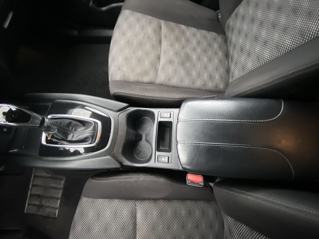 Thumbnail: 2020 Nissan Rogue Sport - 24