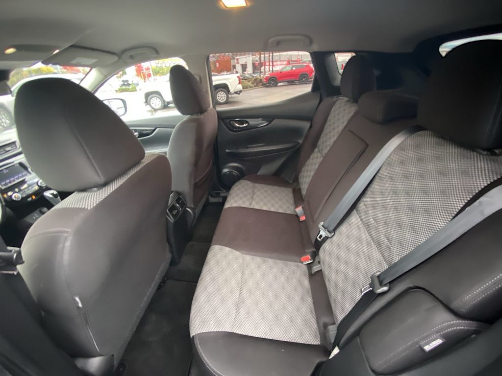 Thumbnail: 2020 Nissan Rogue Sport - 10