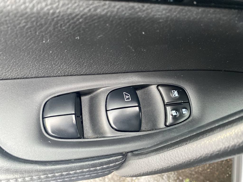 Thumbnail: 2020 Nissan Rogue Sport - 21