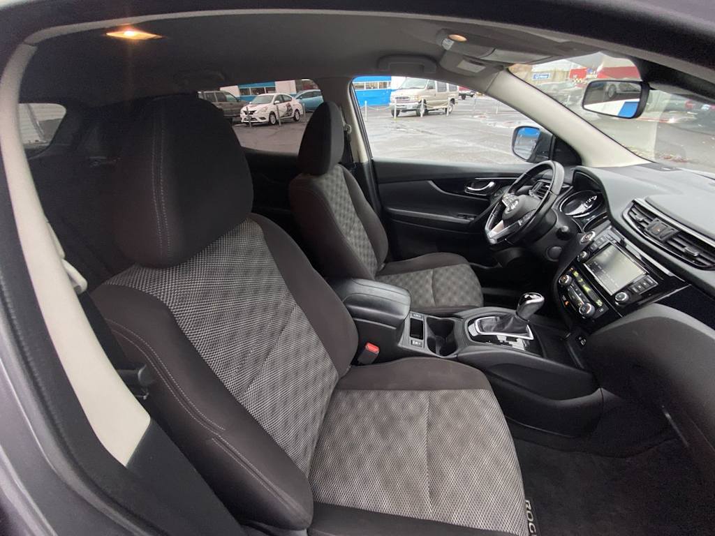 Thumbnail: 2020 Nissan Rogue Sport - 9