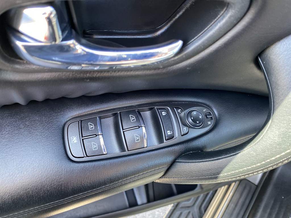 2022 Nissan Armada SL 21