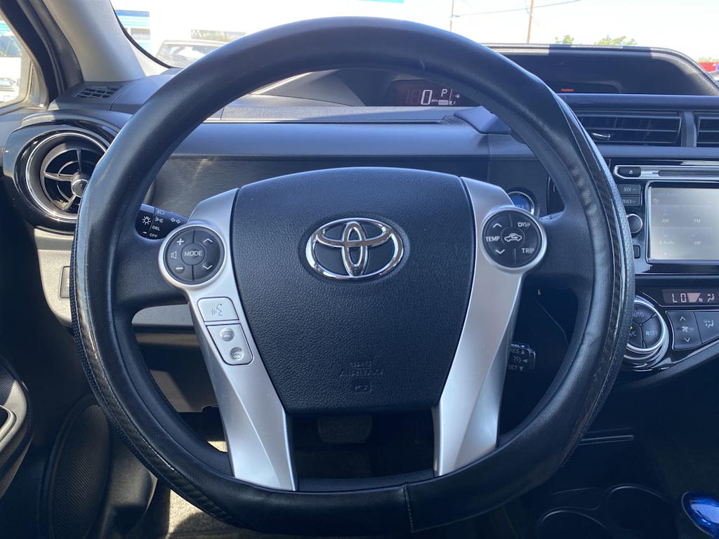 Thumbnail: 2017 Toyota Prius c - 2