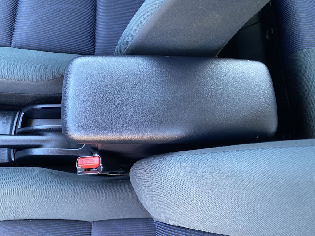 Thumbnail: 2017 Toyota Prius c - 8