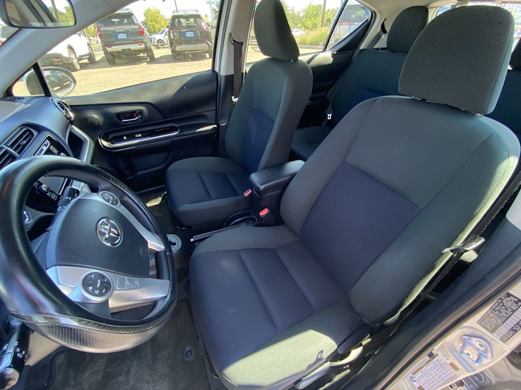 Thumbnail: 2017 Toyota Prius c - 7