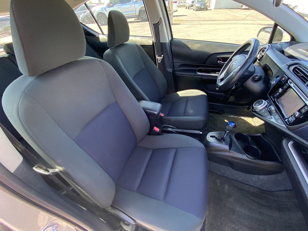 Thumbnail: 2017 Toyota Prius c - 25
