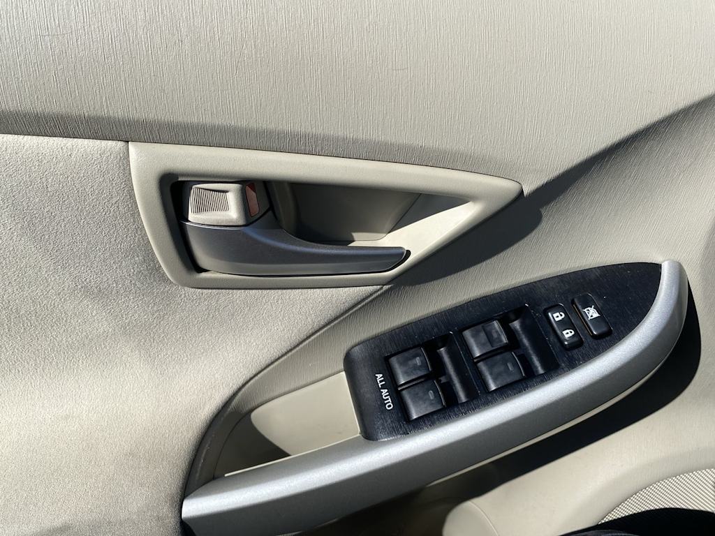 Thumbnail: 2013 Toyota Prius - 20