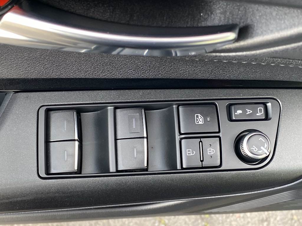 Thumbnail: 2022 Toyota Venza - 21