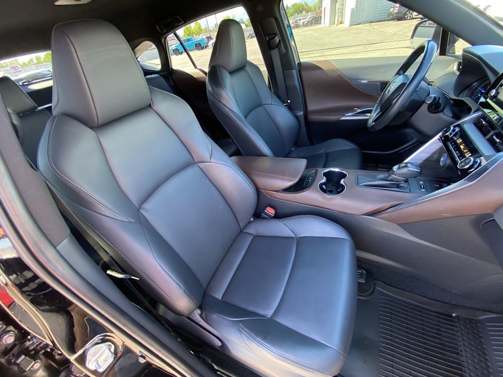 Thumbnail: 2022 Toyota Venza - 24