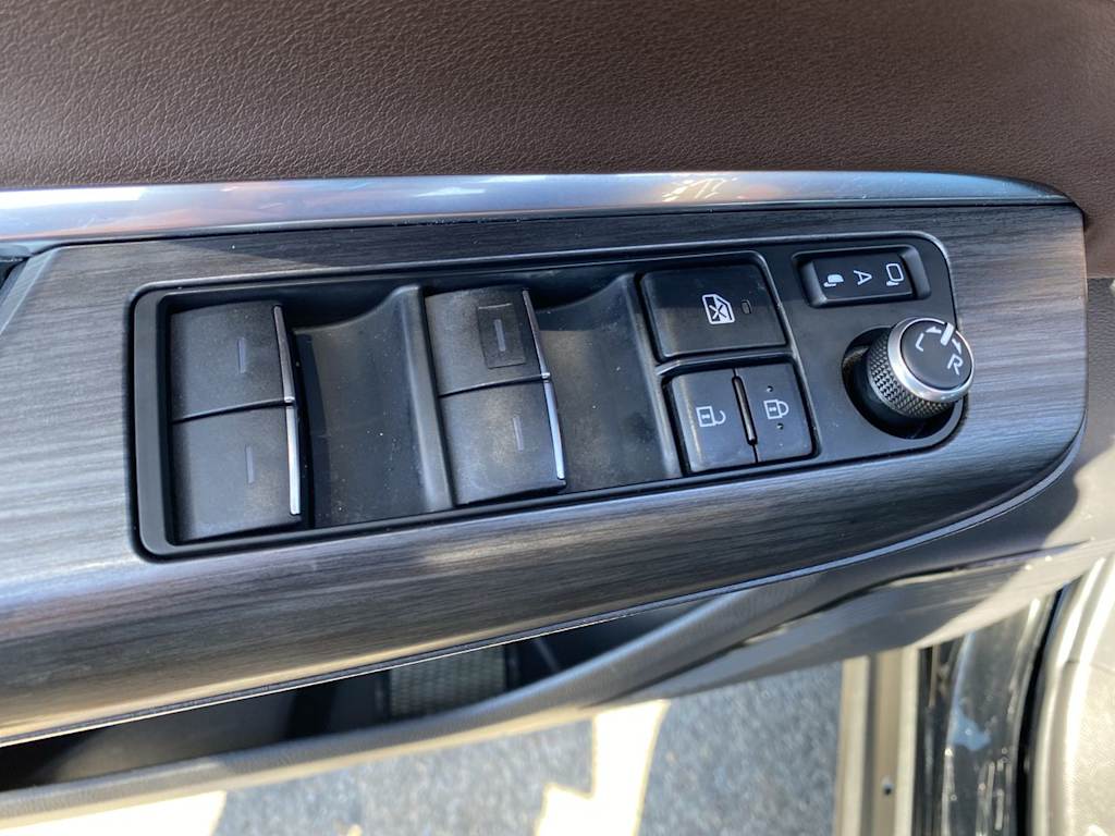 Thumbnail: 2022 Toyota Venza - 21
