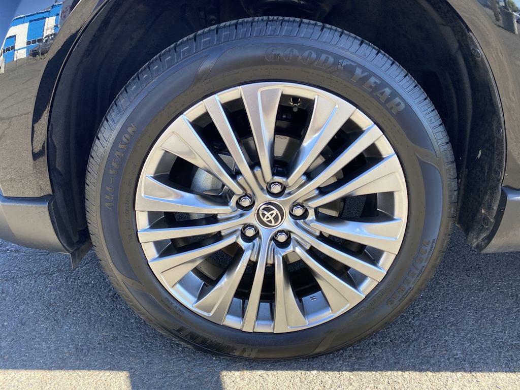Thumbnail: 2022 Toyota Venza - 6