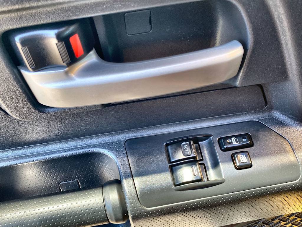 Thumbnail: 2010 Toyota FJ Cruiser - 21