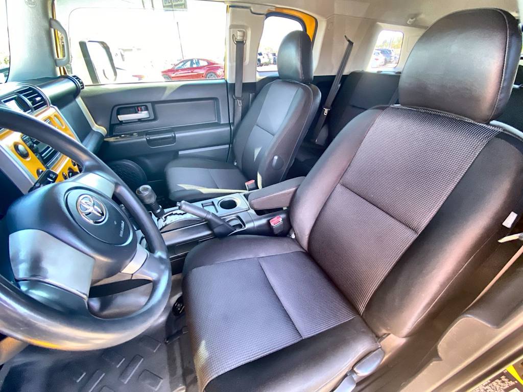 Thumbnail: 2010 Toyota FJ Cruiser - 8