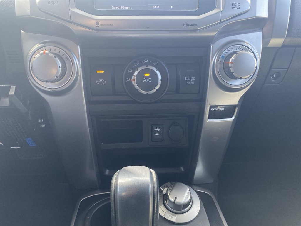 Thumbnail: 2014 Toyota 4Runner - 23