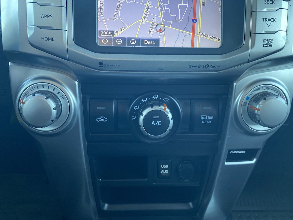 Thumbnail: 2016 Toyota 4Runner - 24