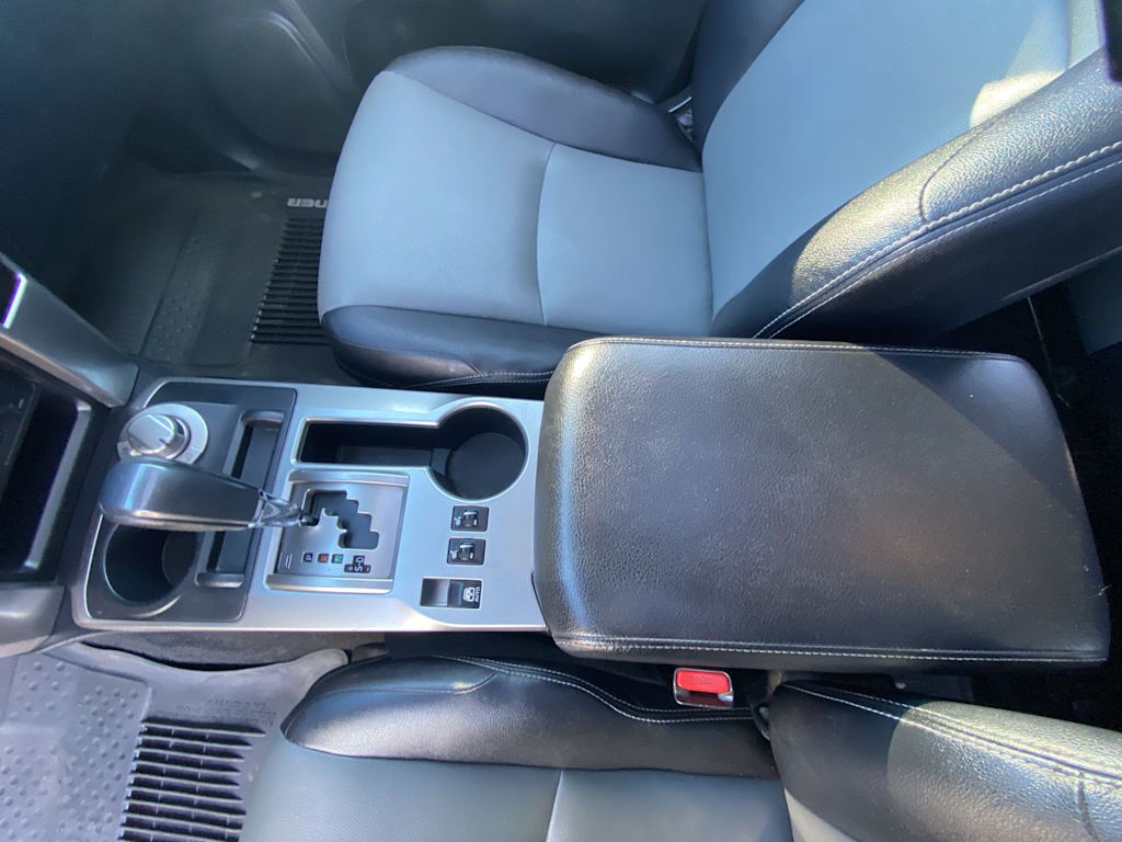 Thumbnail: 2016 Toyota 4Runner - 25