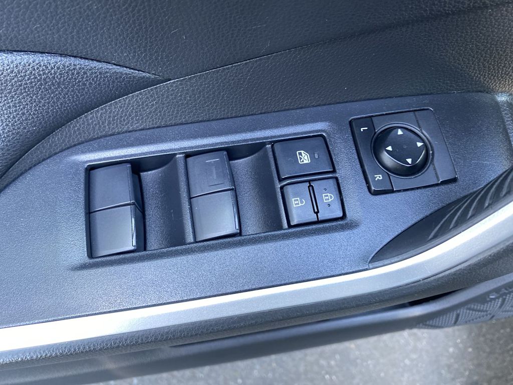 Thumbnail: 2020 Toyota RAV4 - 21
