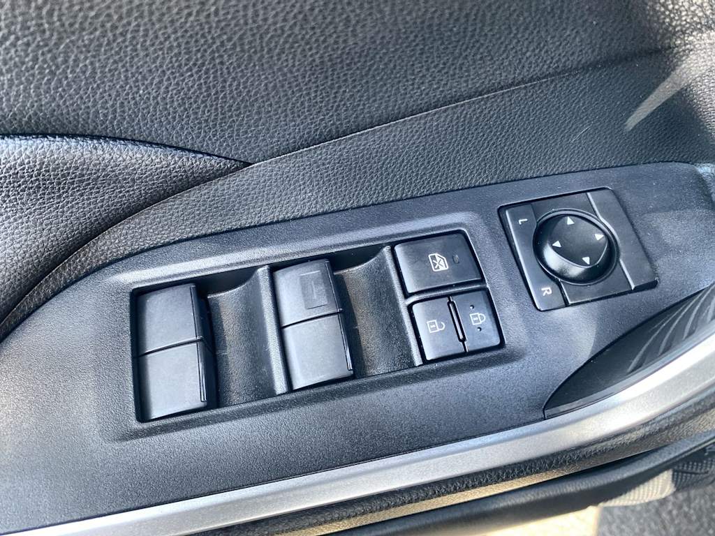 Thumbnail: 2019 Toyota RAV4 - 21