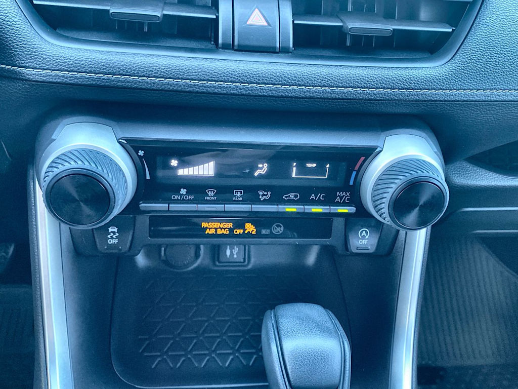 Thumbnail: 2019 Toyota RAV4 - 23