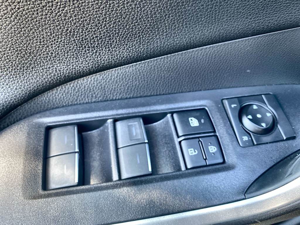 Thumbnail: 2022 Toyota RAV4 - 21