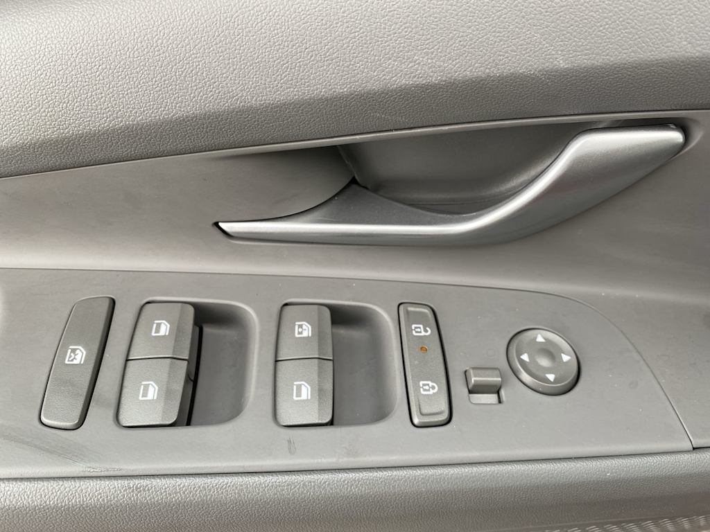 Thumbnail: 2025 Hyundai Elantra - 21