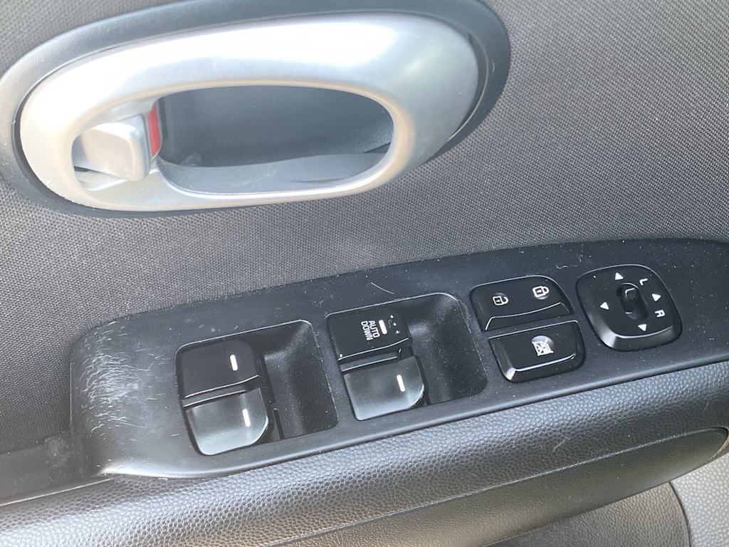 Thumbnail: 2015 Kia Soul - 21