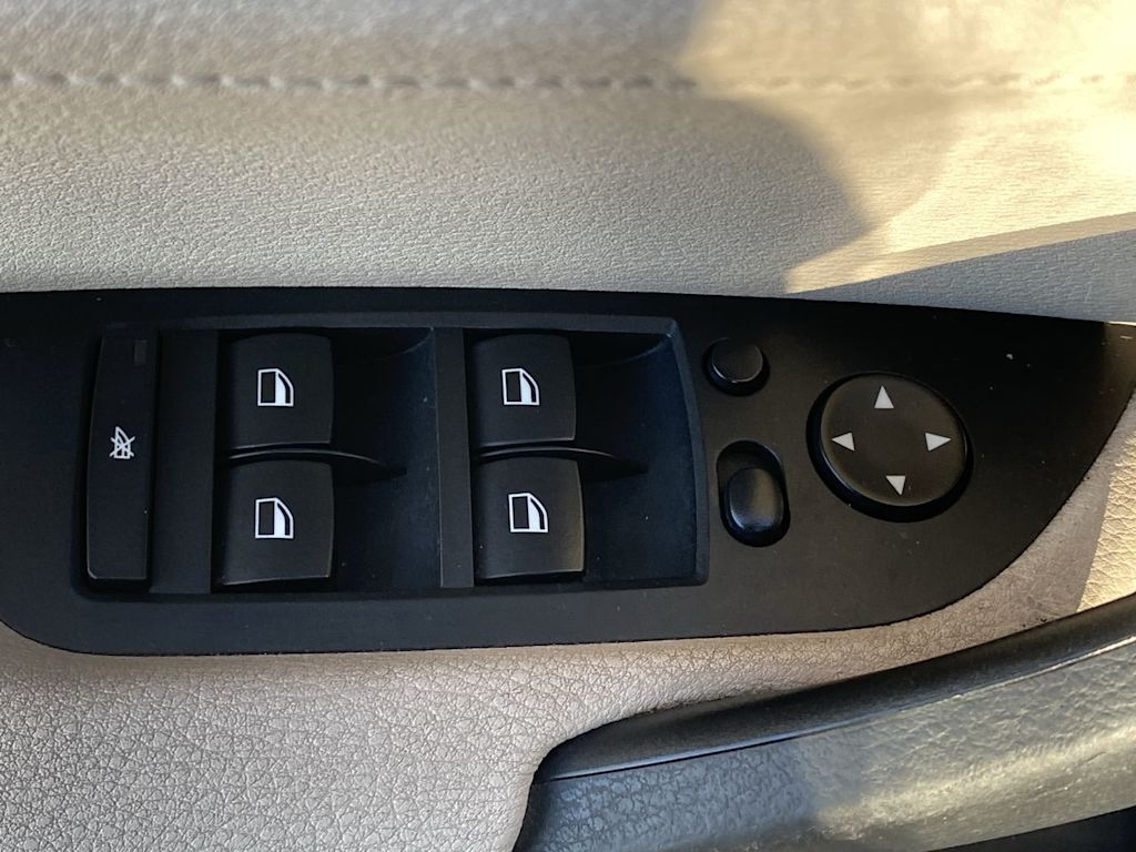 Thumbnail: 2015 BMW X1 - 21