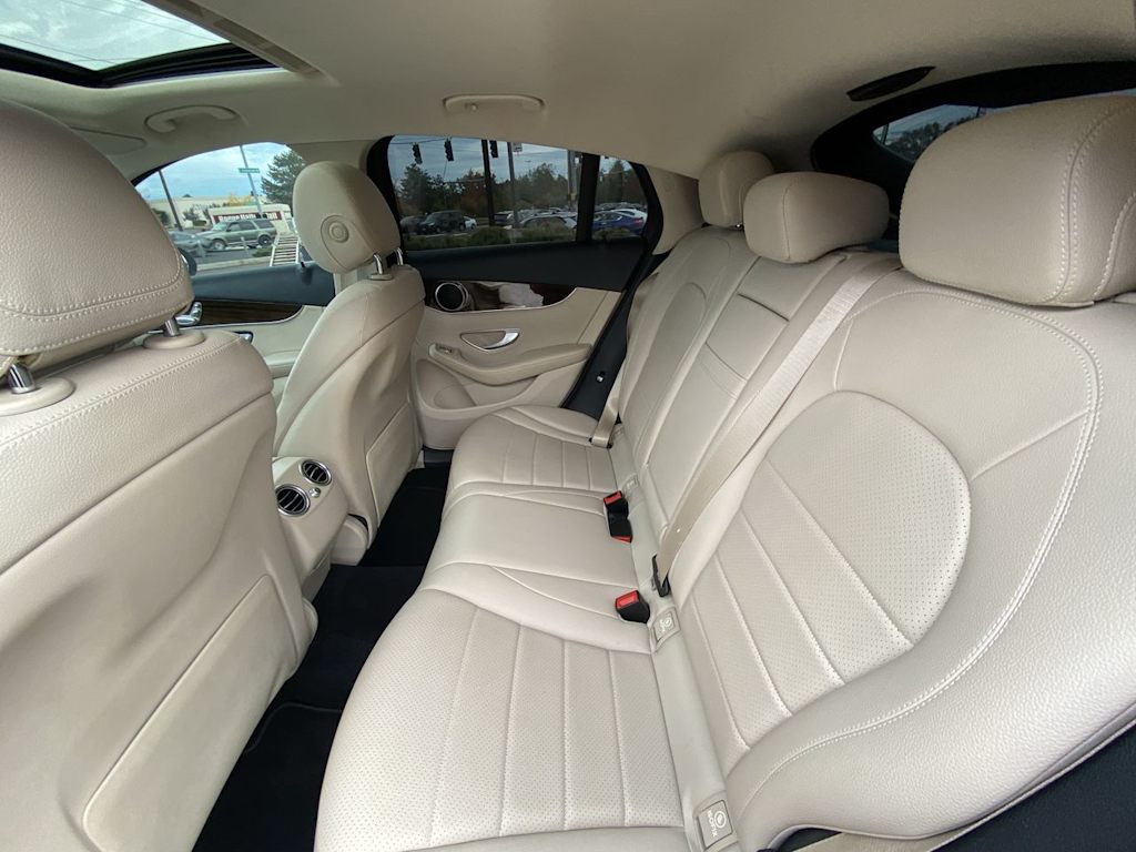 Thumbnail: 2017 Mercedes-Benz GLC - 9