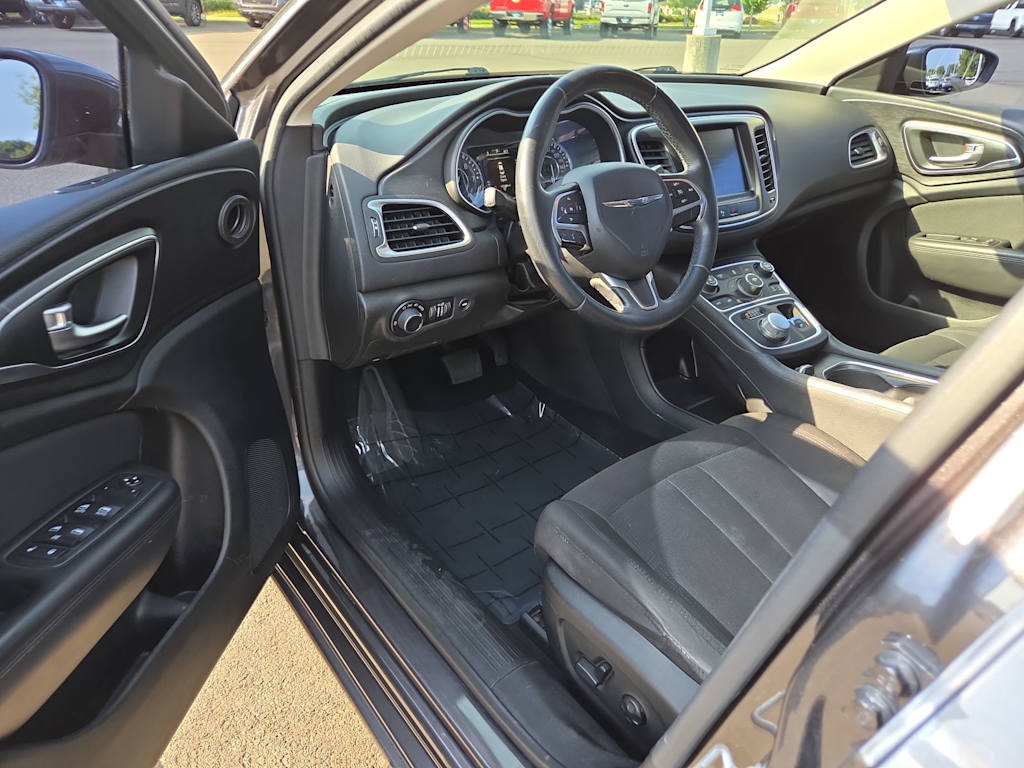 Thumbnail: 2015 Chrysler 200 - 2