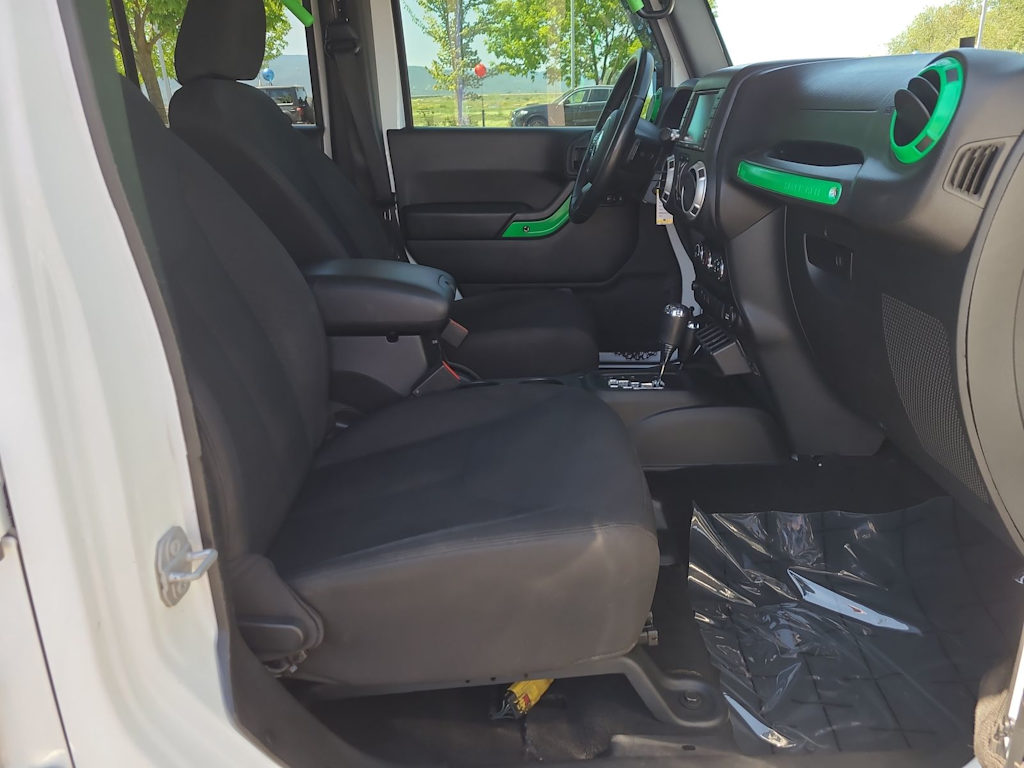 2017 Jeep Wrangler Unlimited Sport 28
