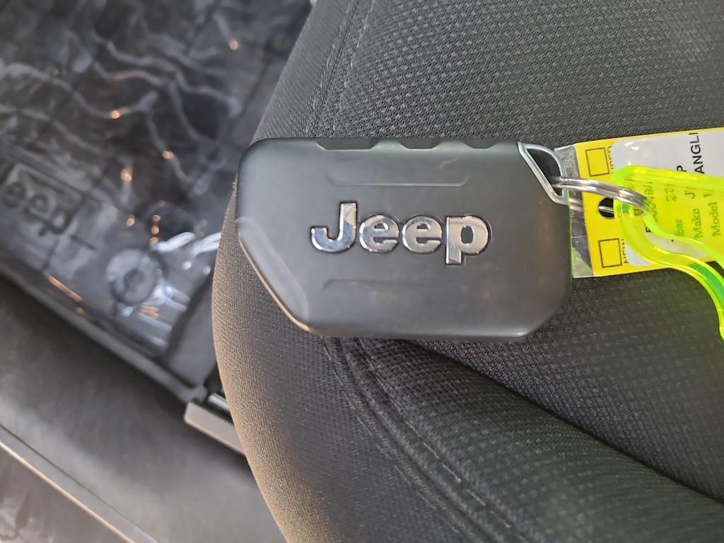 Thumbnail: 2019 Jeep Wrangler - 18